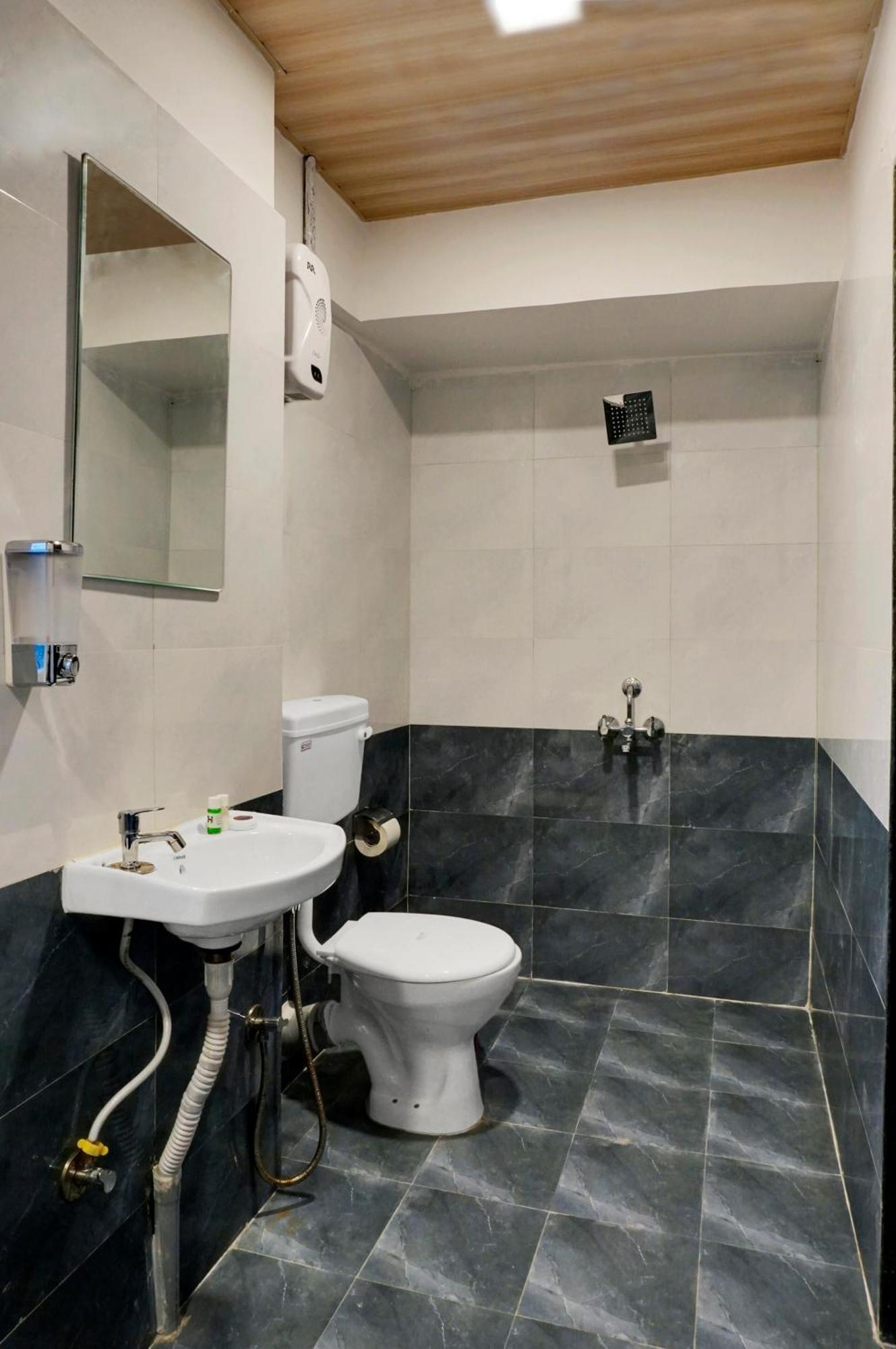 פונה Hotel Orchard Park מראה חיצוני תמונה